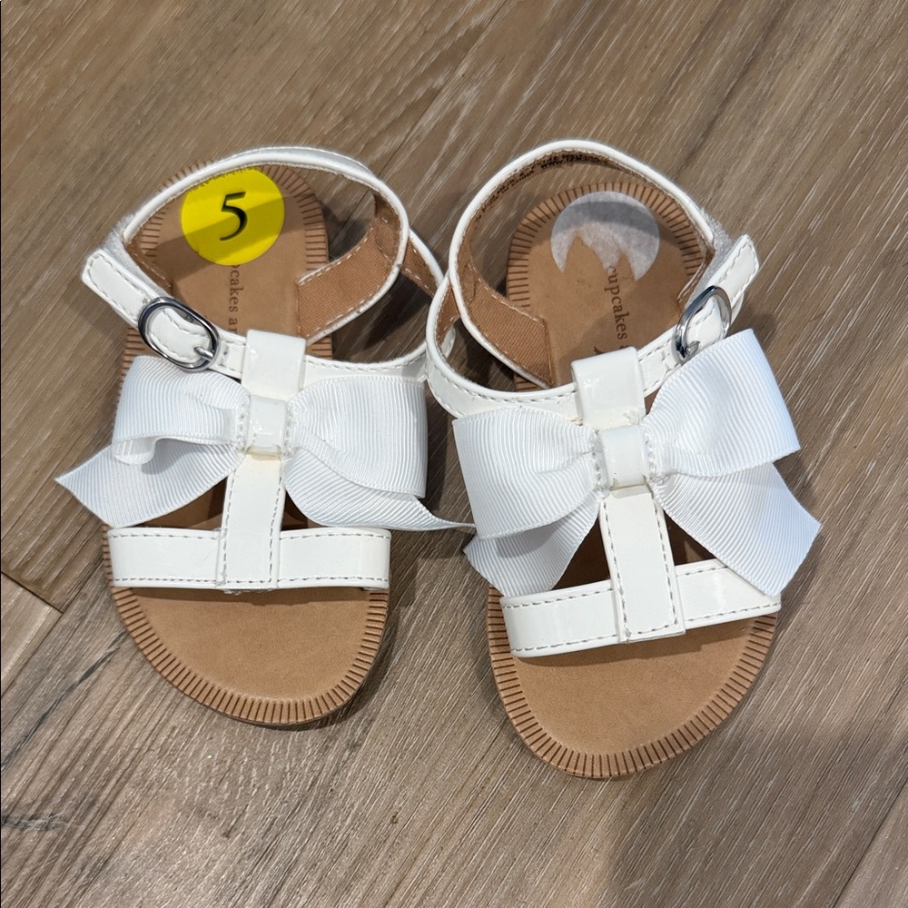cupcakes & cashmere White Kids Bow Sandals with Grosgrain Bows